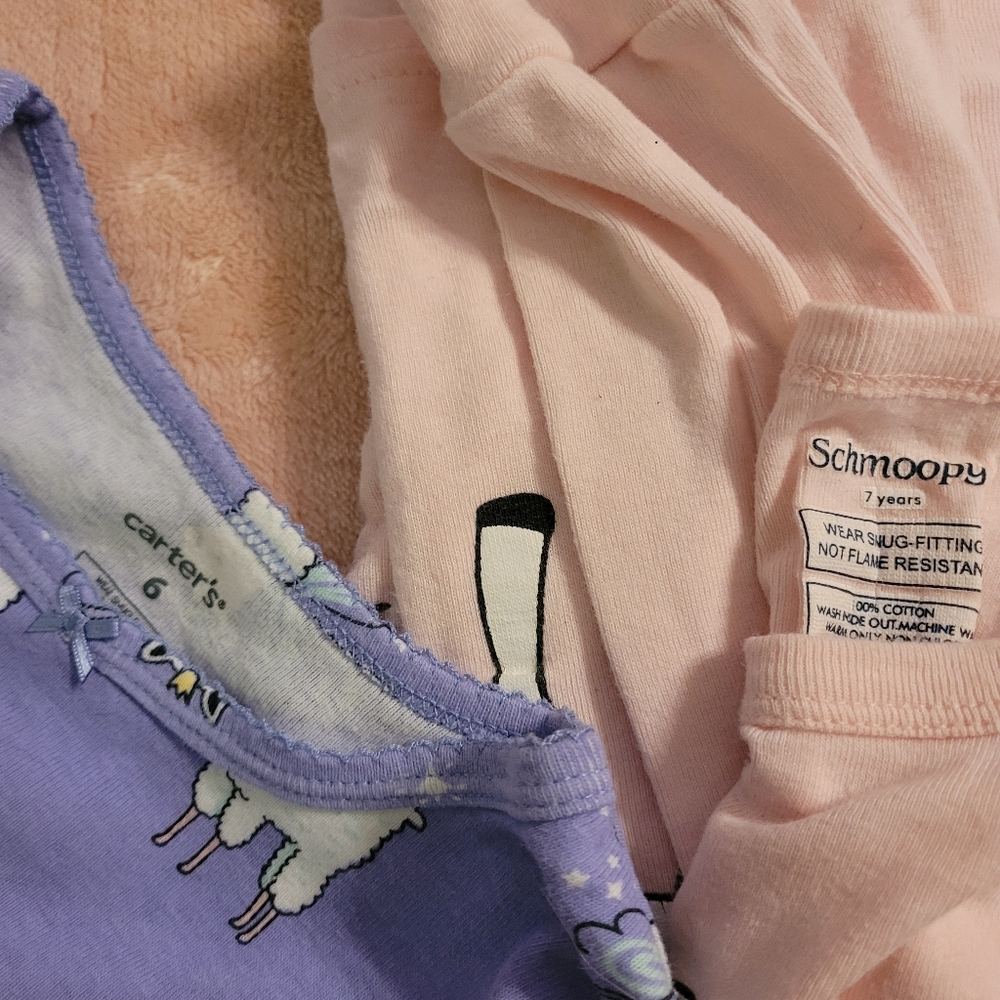 Lot of 4 pairs girls pajamas size 6 & 7.  3 pr Carters, 1 pr Schmoopy - Picture 10 of 13